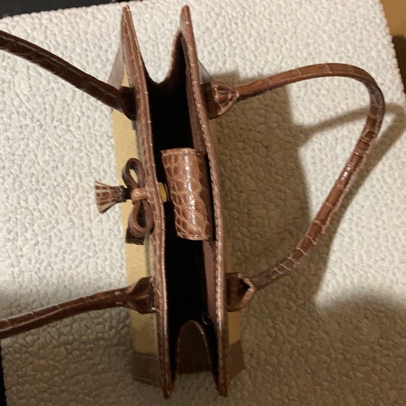 Brown and Cream Liz Claiborne hand bag - Picture 7 of 8